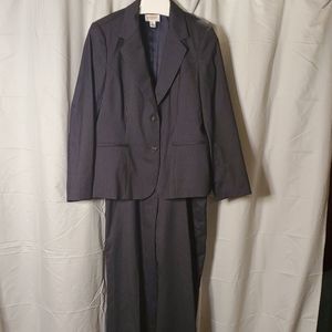 Women's Talbots suit EUC.